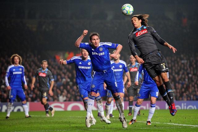 维尼修斯庆祝当选年度最佳球员 把World拼成word